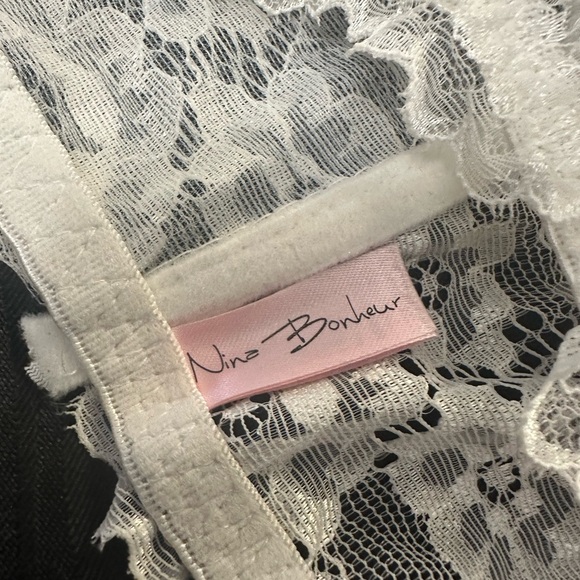 Elegant White Lace Bralette - Picture 5 of 6